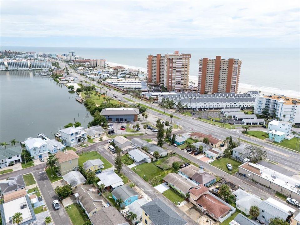 На продажу: $279,900 (0.07 acres)