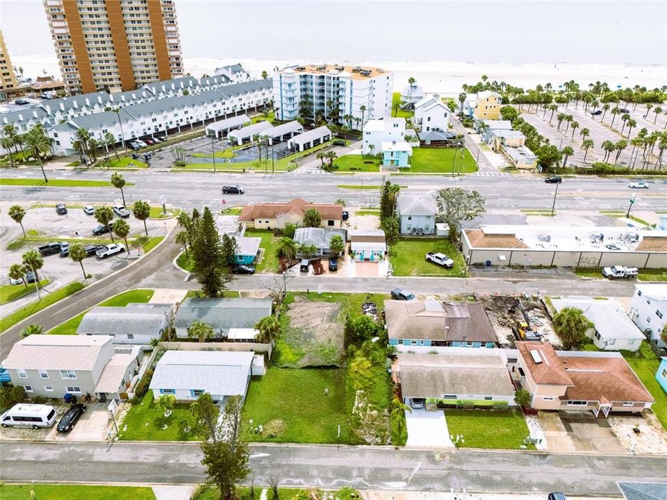 На продажу: $279,900 (0.07 acres)