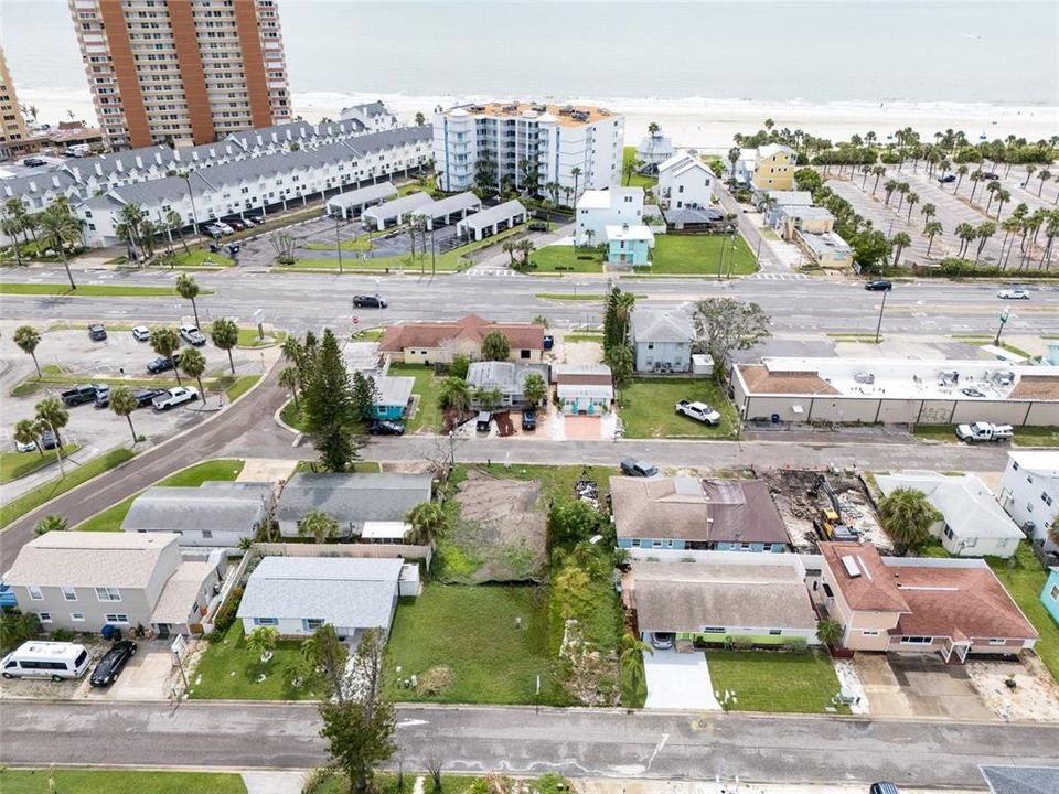 На продажу: $279,900 (0.07 acres)