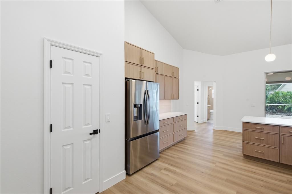Activo con contrato: $639,000 (5 camas, 3 baños, 2918 Pies cuadrados)
