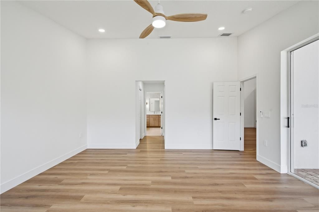 Activo con contrato: $639,000 (5 camas, 3 baños, 2918 Pies cuadrados)