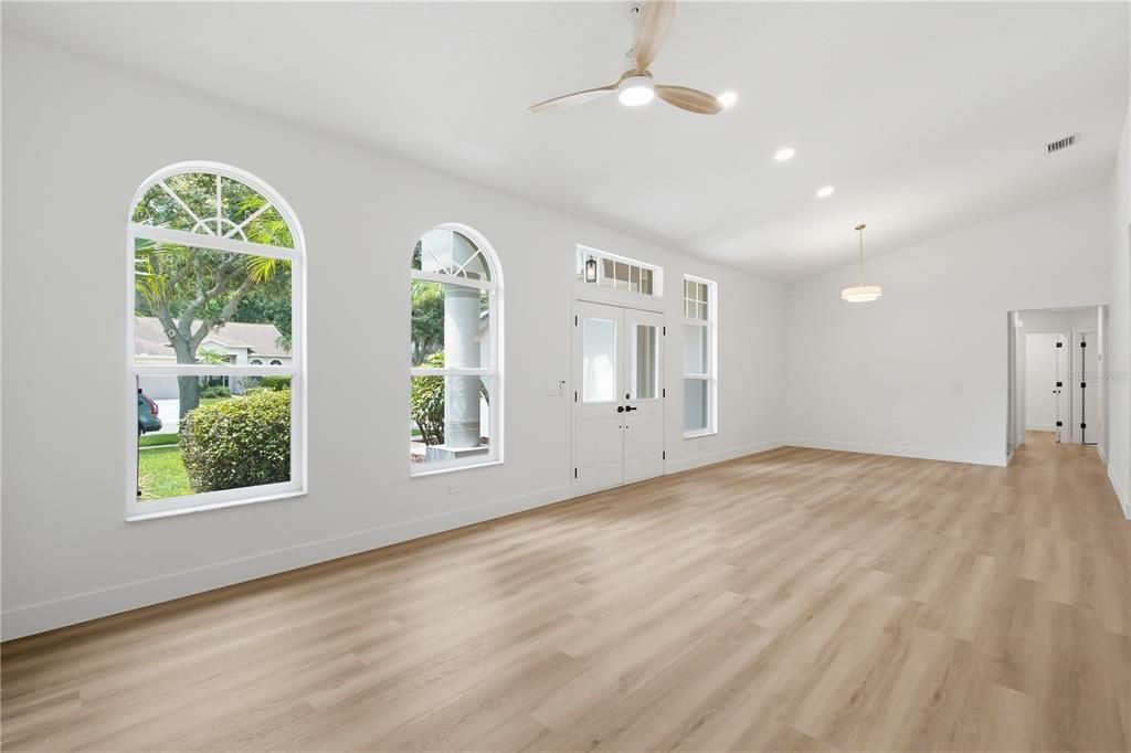 Activo con contrato: $639,000 (5 camas, 3 baños, 2918 Pies cuadrados)