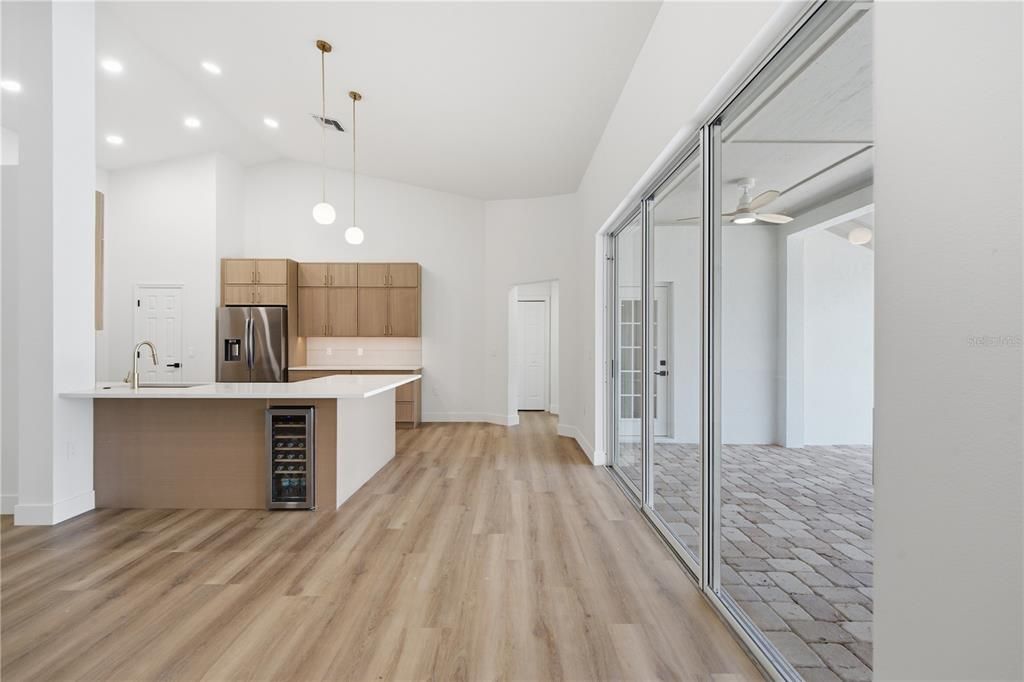 Activo con contrato: $639,000 (5 camas, 3 baños, 2918 Pies cuadrados)