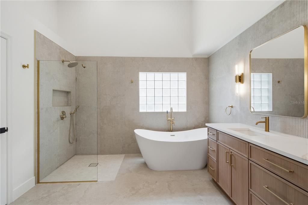 Activo con contrato: $639,000 (5 camas, 3 baños, 2918 Pies cuadrados)
