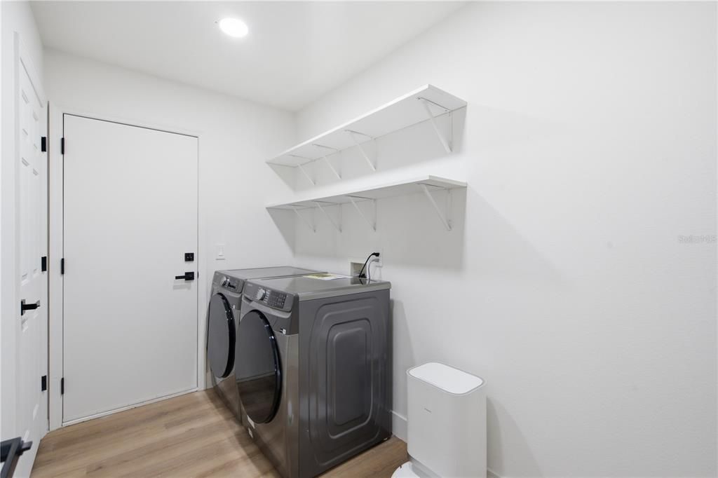 Activo con contrato: $639,000 (5 camas, 3 baños, 2918 Pies cuadrados)