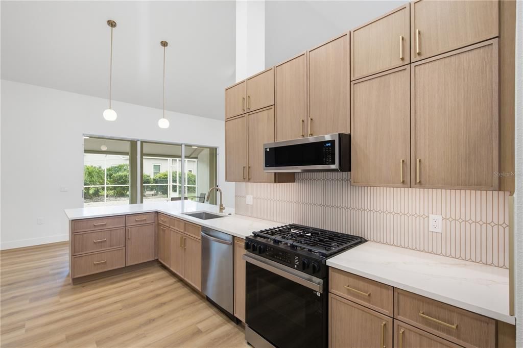 Activo con contrato: $639,000 (5 camas, 3 baños, 2918 Pies cuadrados)