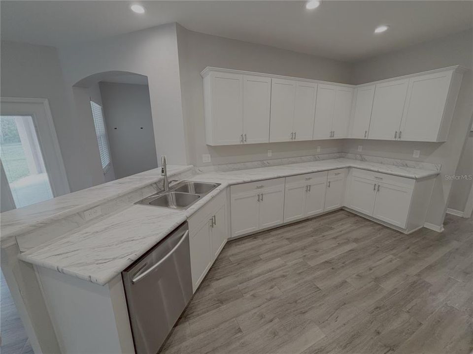 В аренду: $2,350 (4 спален, 3 ванн, 2487 Квадратных фут)