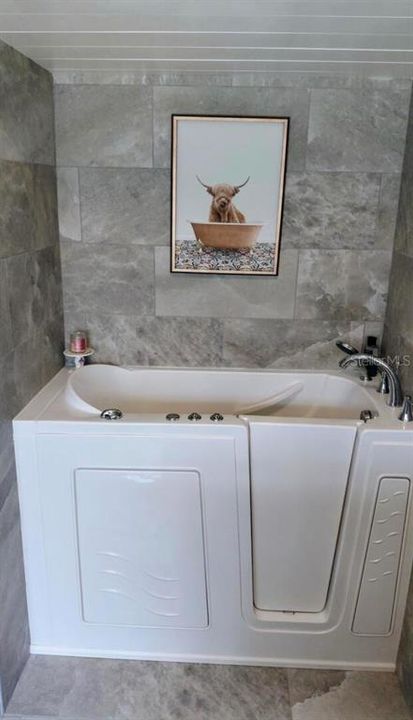 Activo con contrato: $599,500 (3 camas, 2 baños, 2041 Pies cuadrados)