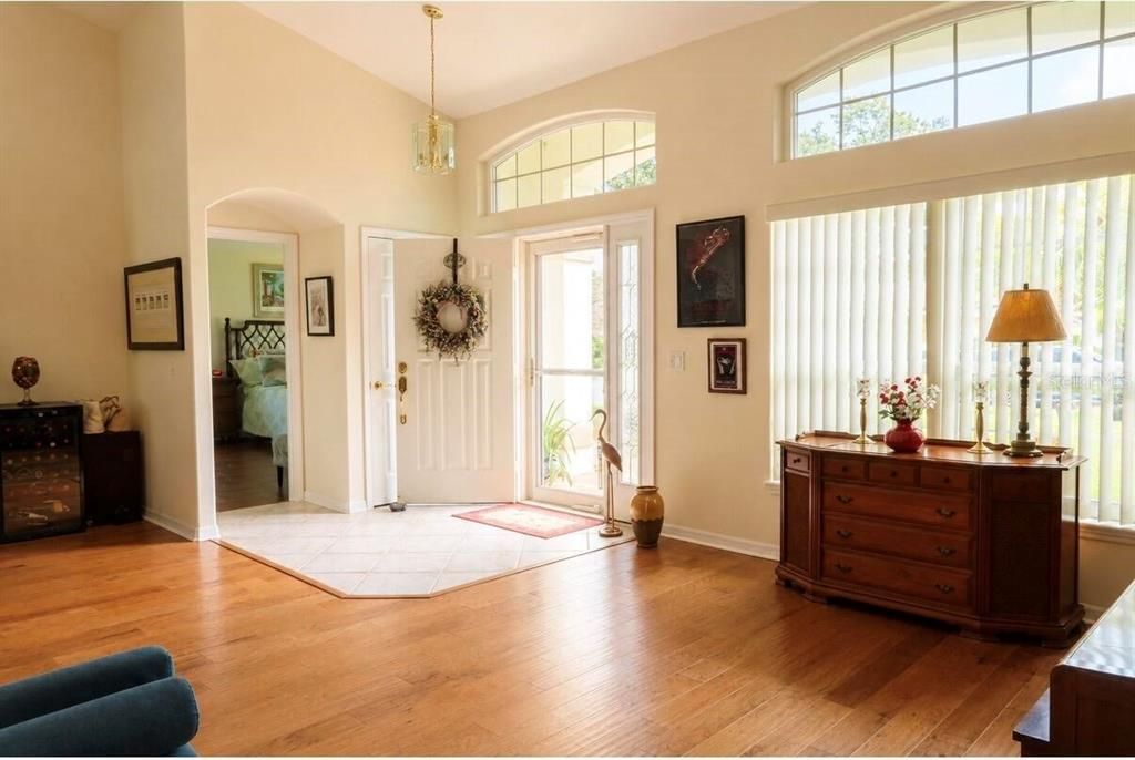 Activo con contrato: $599,500 (3 camas, 2 baños, 2041 Pies cuadrados)