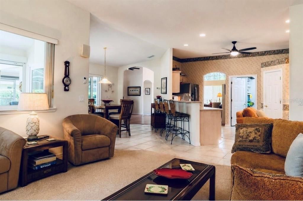Activo con contrato: $599,500 (3 camas, 2 baños, 2041 Pies cuadrados)