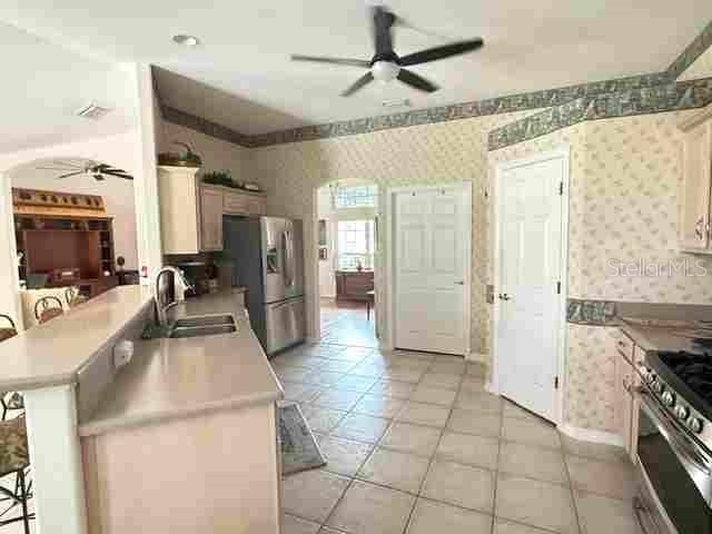 Activo con contrato: $599,500 (3 camas, 2 baños, 2041 Pies cuadrados)