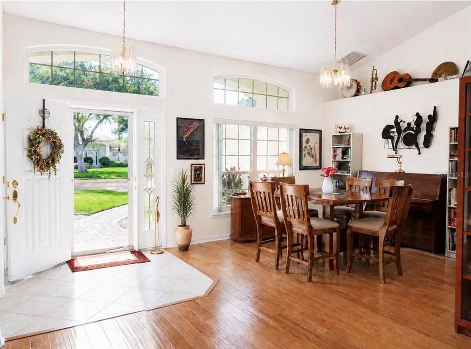 Activo con contrato: $599,500 (3 camas, 2 baños, 2041 Pies cuadrados)