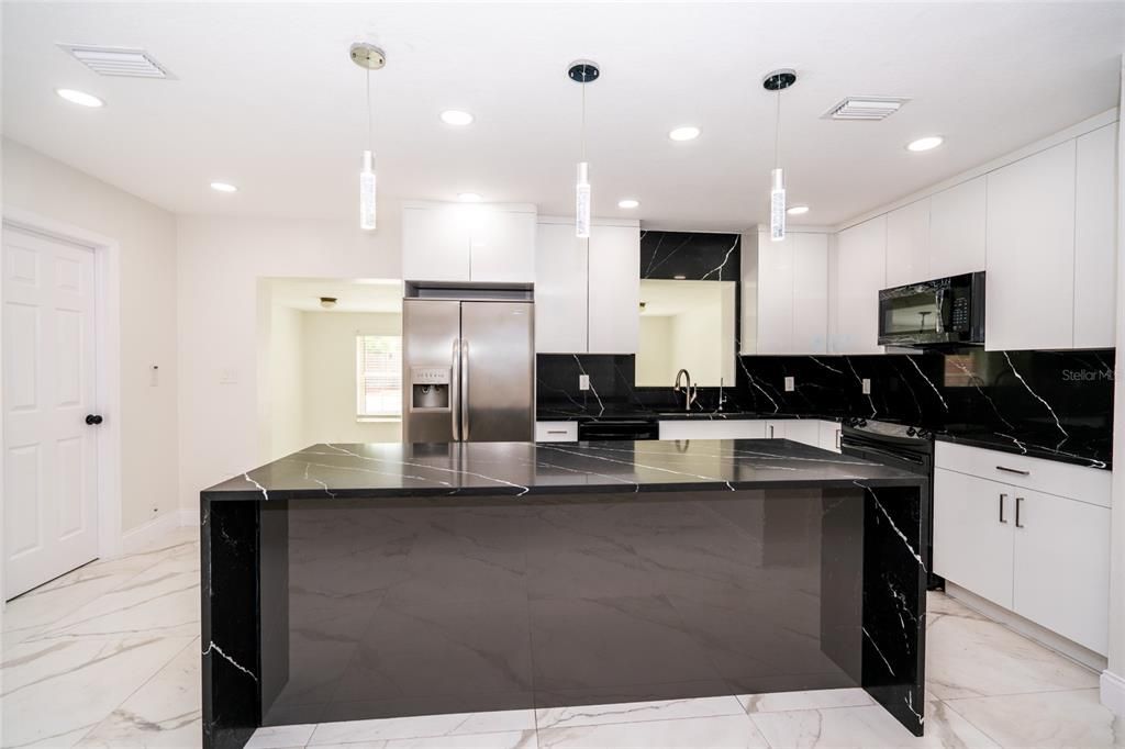 En Venta: $439,900 (3 camas, 2 baños, 1745 Pies cuadrados)