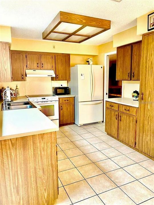 На продажу: $269,000 (2 спален, 2 ванн, 1634 Квадратных фут)