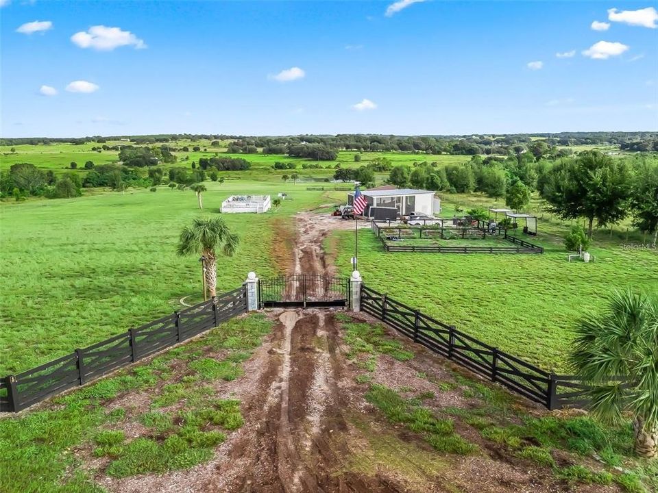 待售: $1,999,000 (20.00 acres)