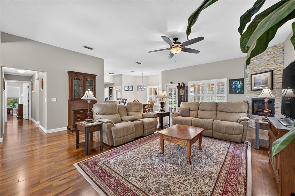 For Sale: $515,000 (4 beds, 3 baths, 2545 Square Feet)