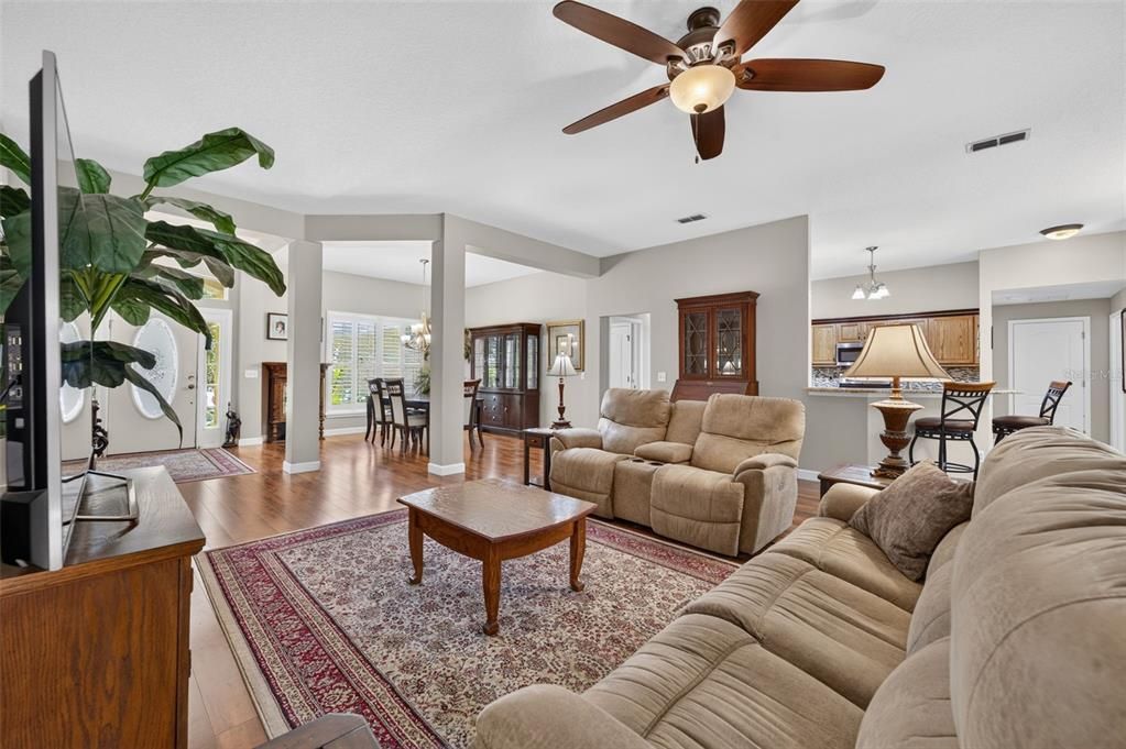 For Sale: $515,000 (4 beds, 3 baths, 2545 Square Feet)