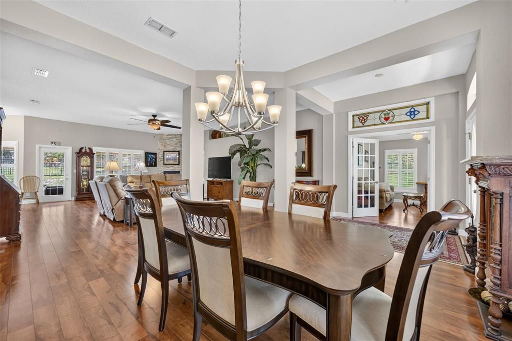 For Sale: $515,000 (4 beds, 3 baths, 2545 Square Feet)