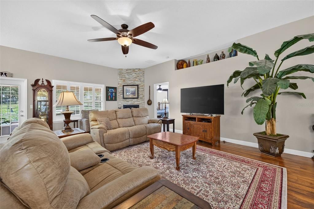 For Sale: $515,000 (4 beds, 3 baths, 2545 Square Feet)
