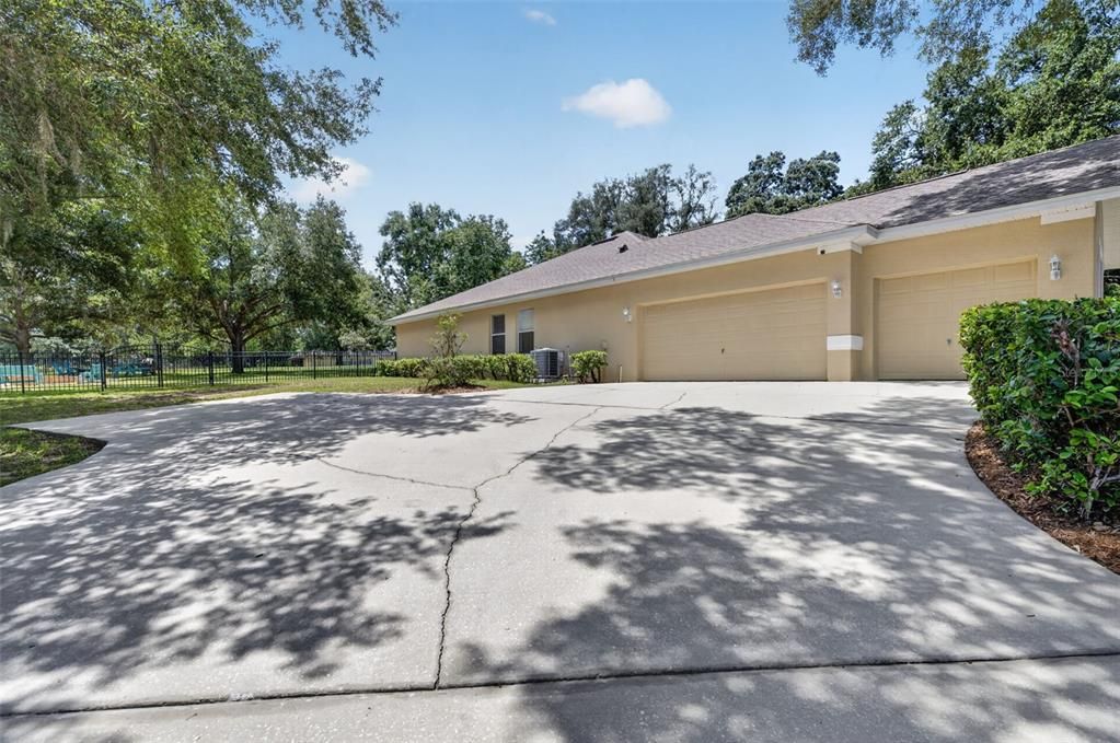 For Sale: $515,000 (4 beds, 3 baths, 2545 Square Feet)