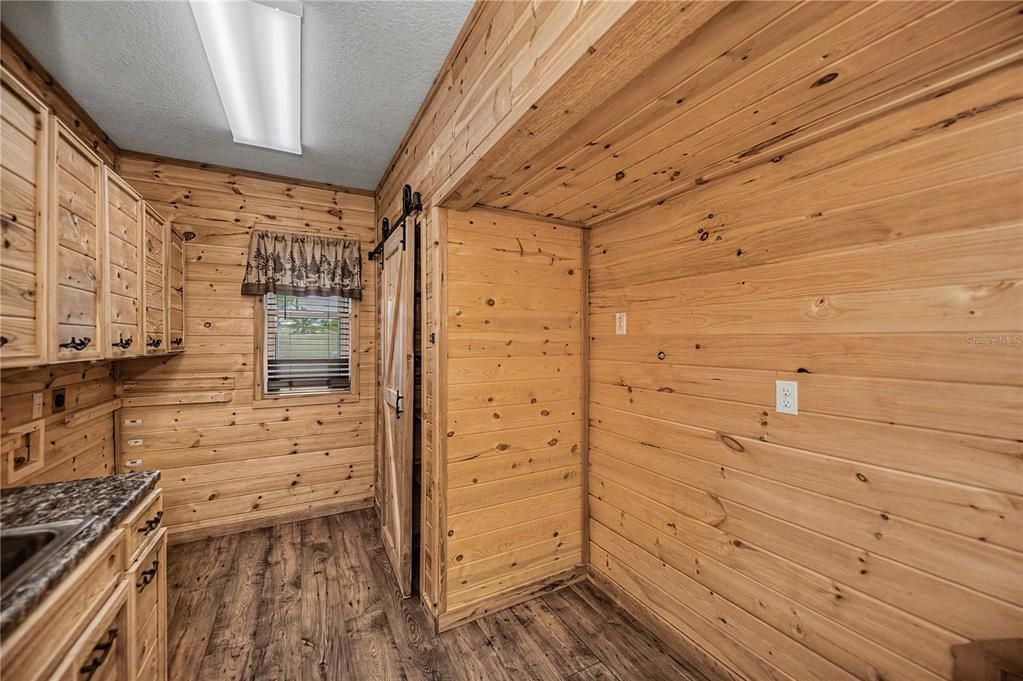 На продажу: $749,900 (4 спален, 3 ванн, 2696 Квадратных фут)