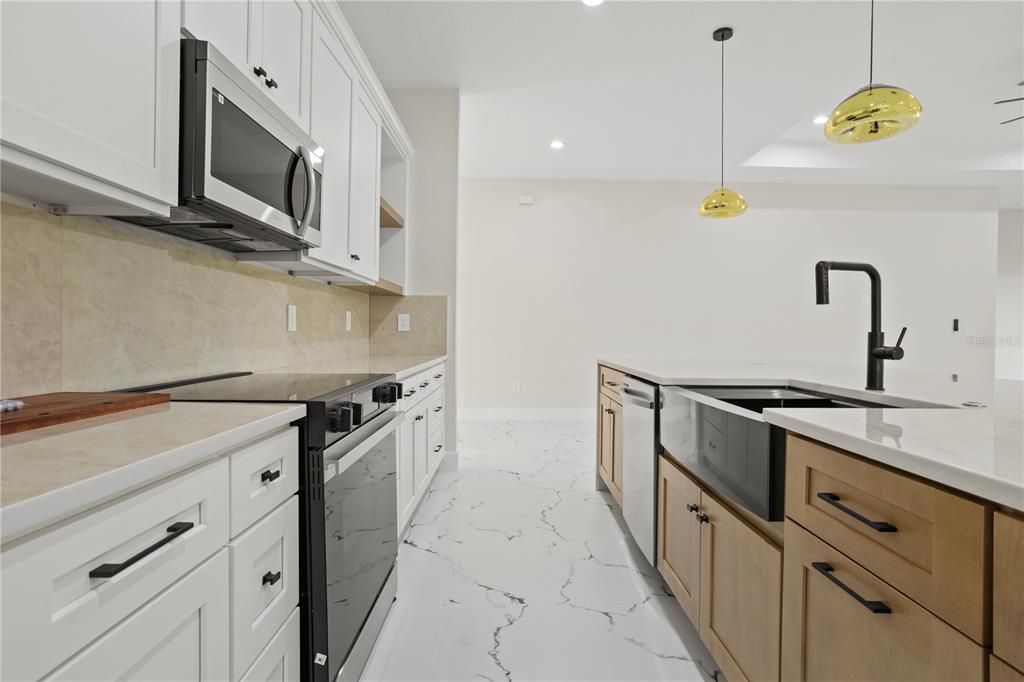 На продажу: $584,999 (4 спален, 3 ванн, 2450 Квадратных фут)