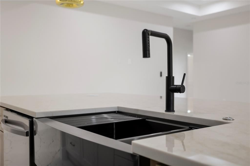На продажу: $584,999 (4 спален, 3 ванн, 2450 Квадратных фут)