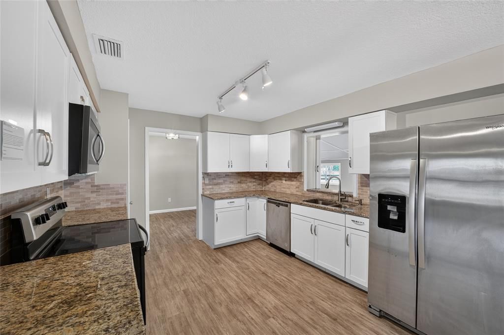 For Sale: $274,900 (3 beds, 2 baths, 1608 Square Feet)