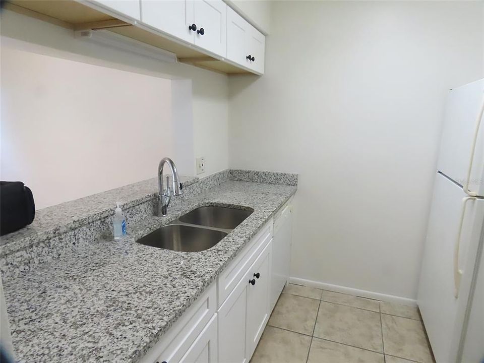 В аренду: $1,600 (2 спален, 2 ванн, 912 Квадратных фут)