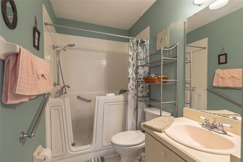 For Sale: $324,000 (3 beds, 2 baths, 1308 Square Feet)
