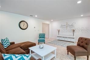 Под контрактом: $1,995 (3 спален, 2 ванн, 1771 Квадратных фут)