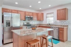 Под контрактом: $1,995 (3 спален, 2 ванн, 1771 Квадратных фут)