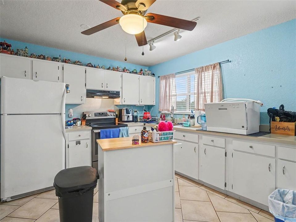 En Venta: $215,000 (3 camas, 2 baños, 1319 Pies cuadrados)