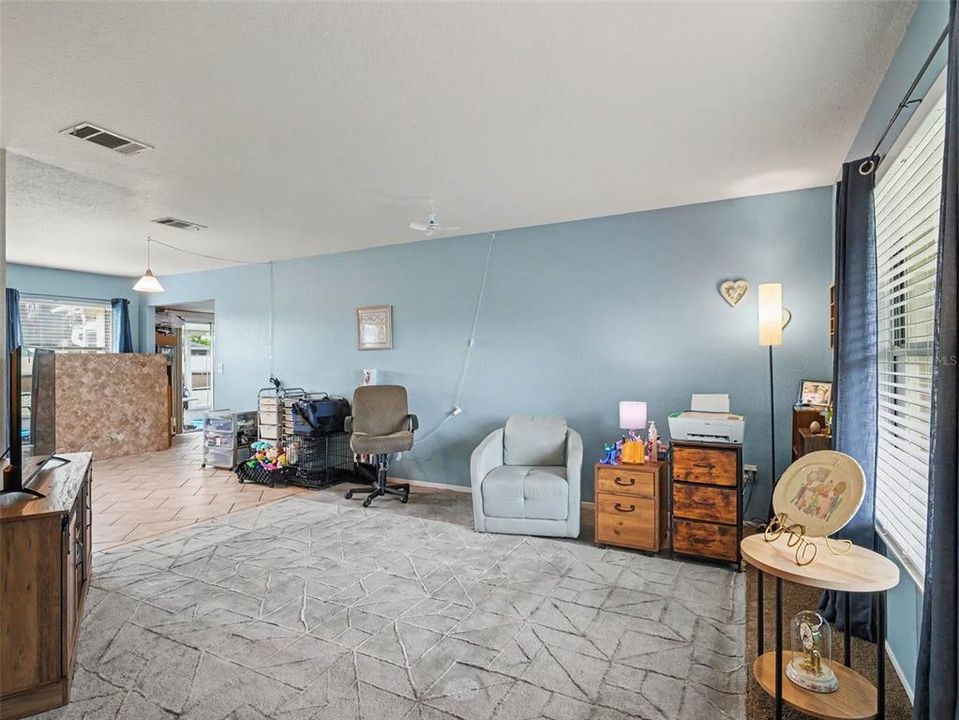 En Venta: $215,000 (3 camas, 2 baños, 1319 Pies cuadrados)