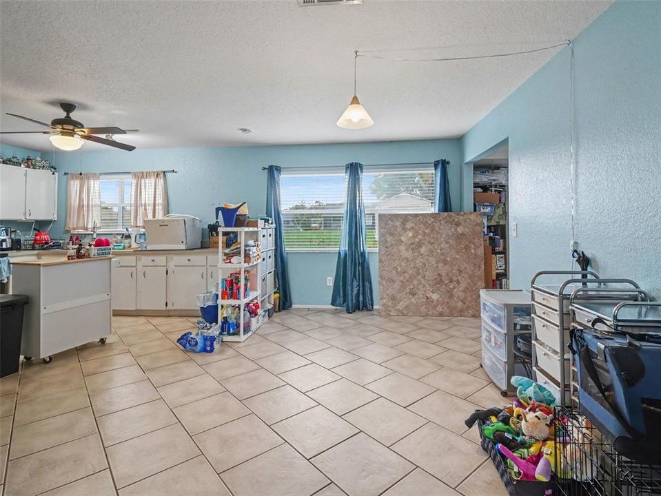 En Venta: $215,000 (3 camas, 2 baños, 1319 Pies cuadrados)