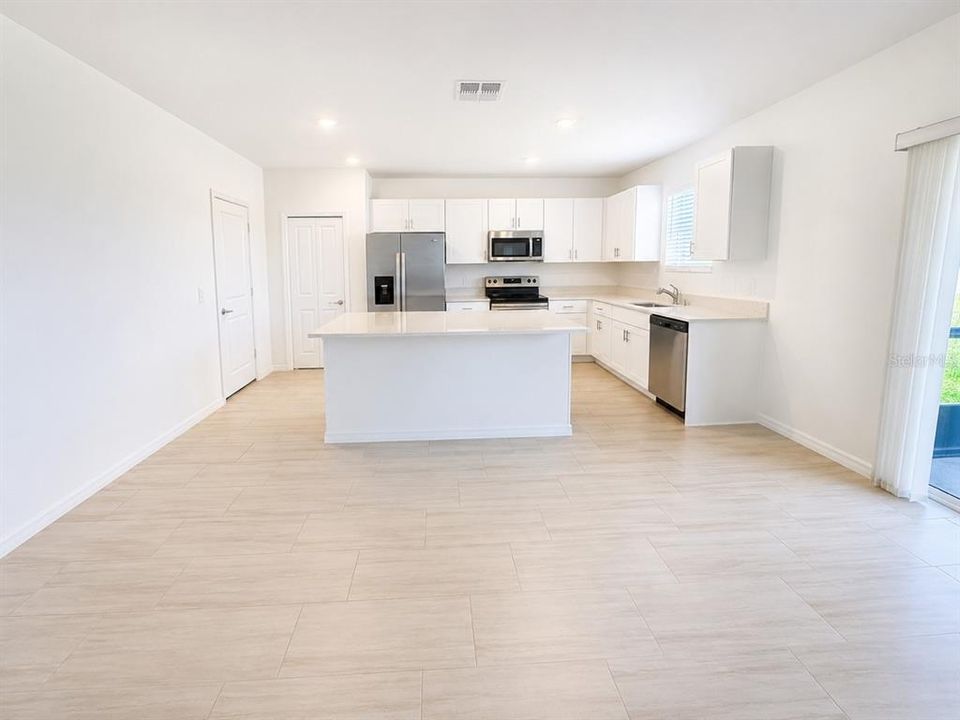 В аренду: $2,799 (4 спален, 2 ванн, 2584 Квадратных фут)