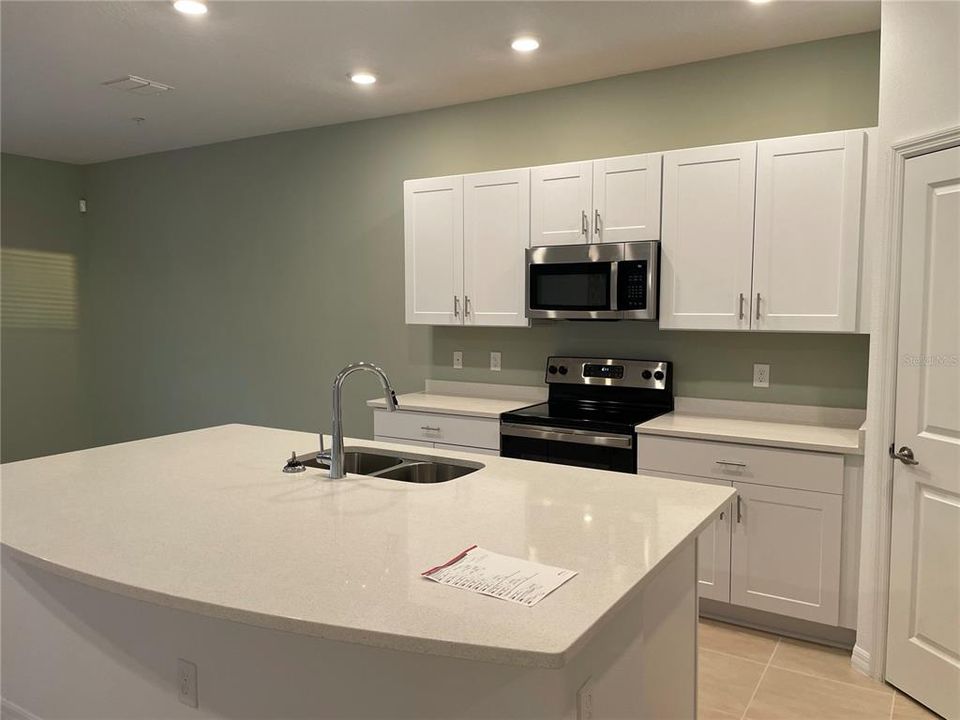 For Rent: $2,100 (3 beds, 2 baths, 1553 Square Feet)