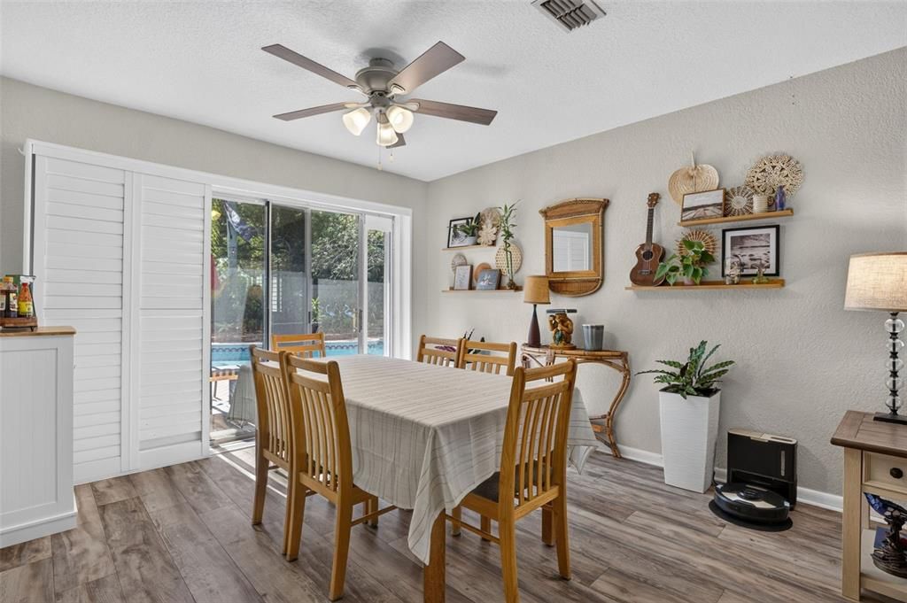 En Venta: $649,900 (4 camas, 2 baños, 1684 Pies cuadrados)