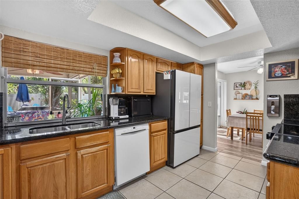 En Venta: $649,900 (4 camas, 2 baños, 1684 Pies cuadrados)