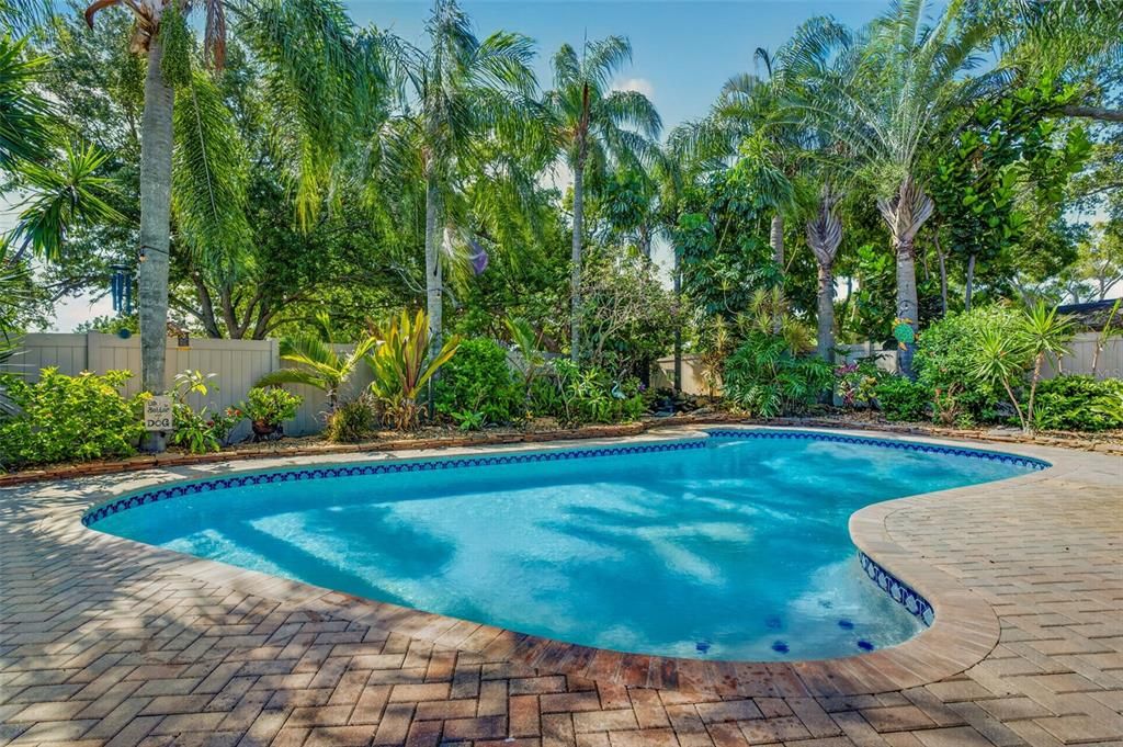 En Venta: $649,900 (4 camas, 2 baños, 1684 Pies cuadrados)