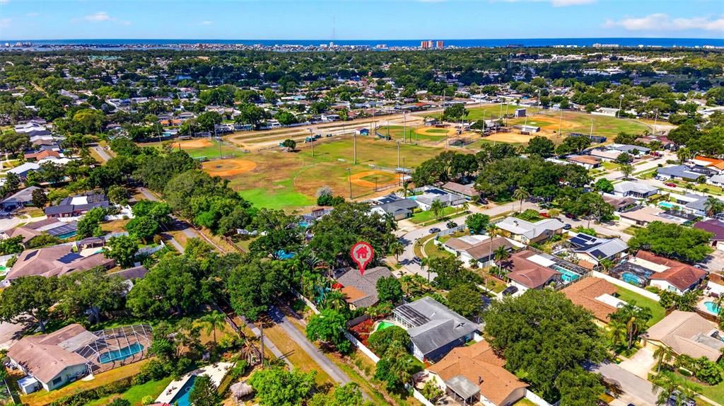 En Venta: $649,900 (4 camas, 2 baños, 1684 Pies cuadrados)