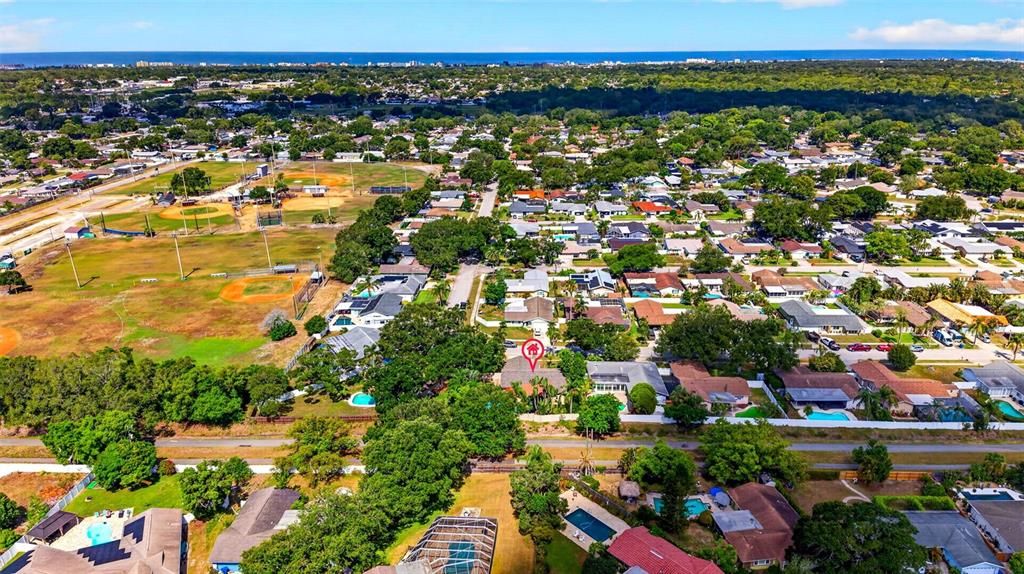 En Venta: $649,900 (4 camas, 2 baños, 1684 Pies cuadrados)