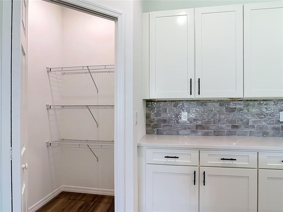 En Renta: $2,490 (4 camas, 3 baños, 2000 Pies cuadrados)