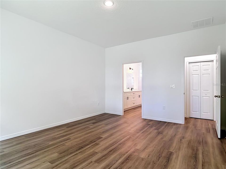 En Renta: $2,490 (4 camas, 3 baños, 2000 Pies cuadrados)