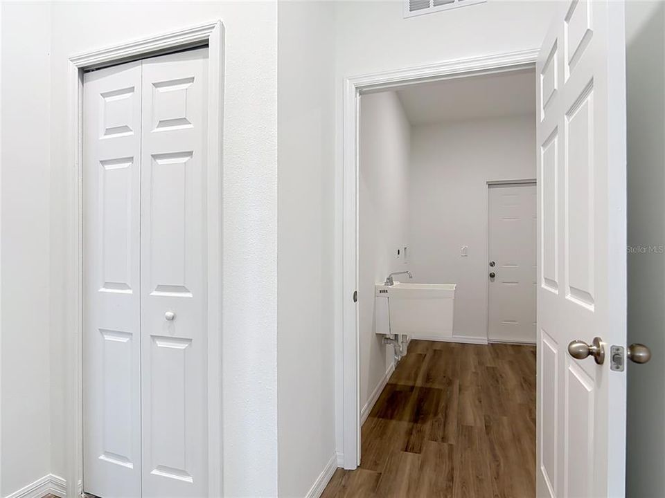 En Renta: $2,490 (4 camas, 3 baños, 2000 Pies cuadrados)