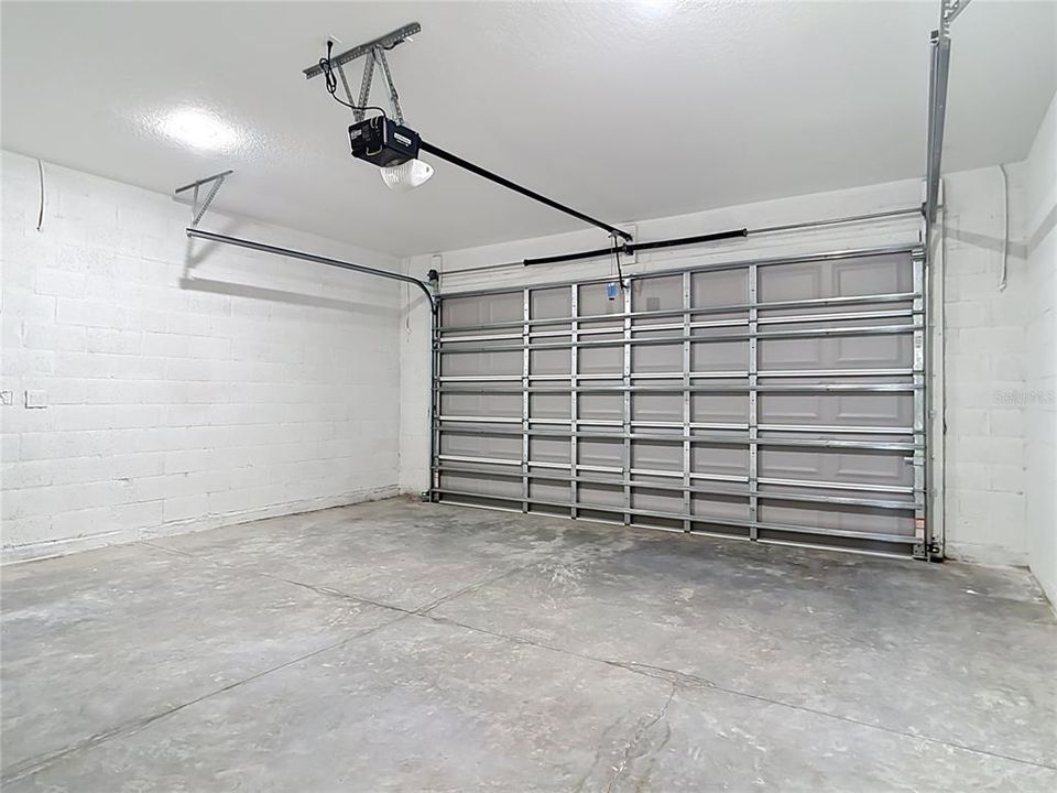 En Renta: $2,490 (4 camas, 3 baños, 2000 Pies cuadrados)