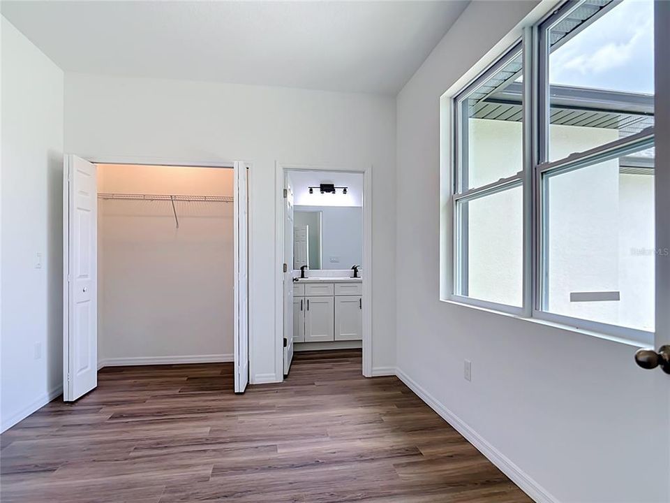 En Renta: $2,490 (4 camas, 3 baños, 2000 Pies cuadrados)