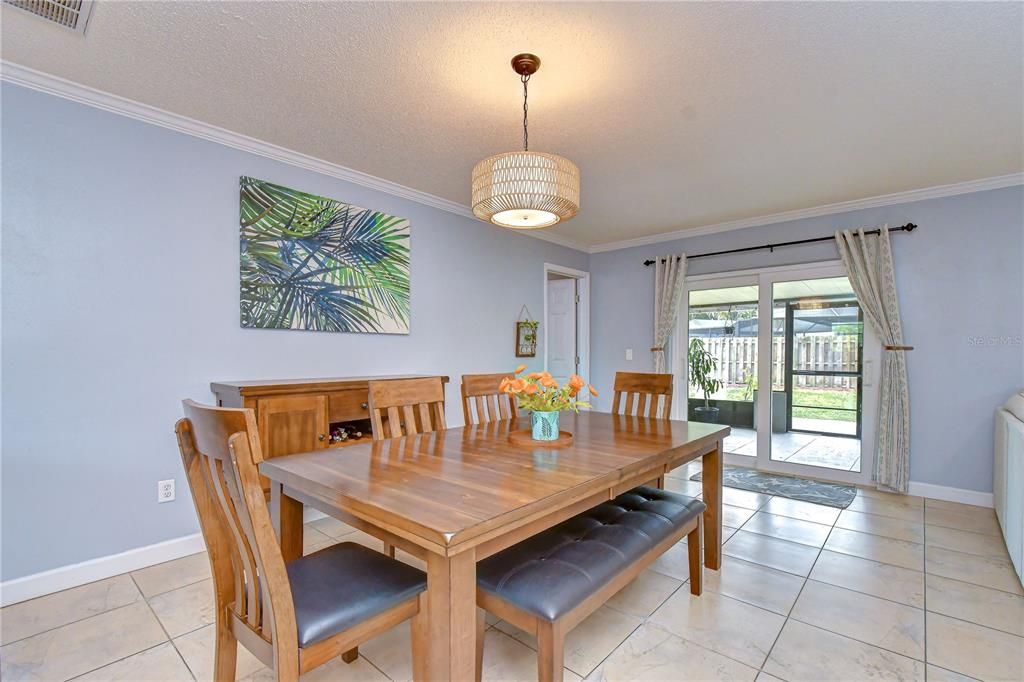 Activo con contrato: $414,900 (3 camas, 2 baños, 1498 Pies cuadrados)