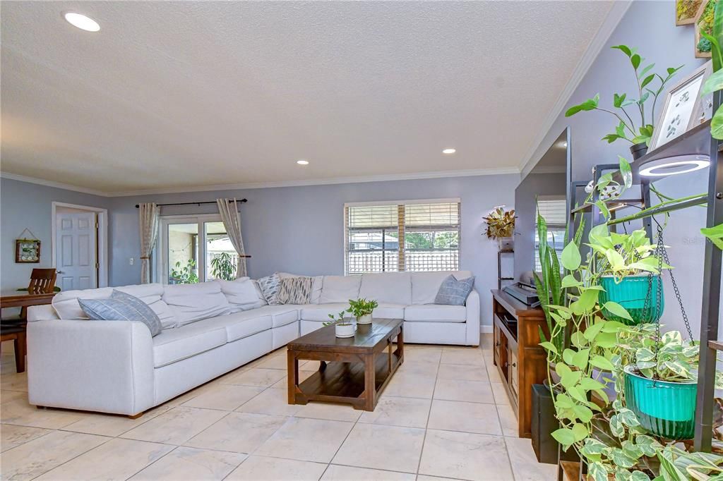 Activo con contrato: $414,900 (3 camas, 2 baños, 1498 Pies cuadrados)