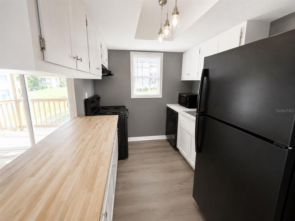 For Rent: $1,200 (2 beds, 1 baths, 992 Square Feet)